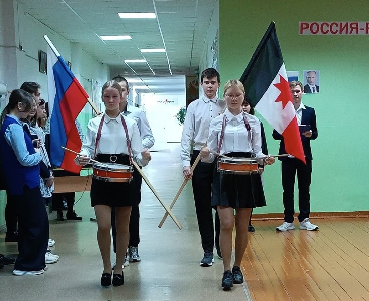 Открытие месячника военно-патриотического воспитания в школе.